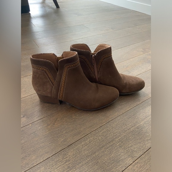 Clarks booties size 9‎ - Picture 1 of 2